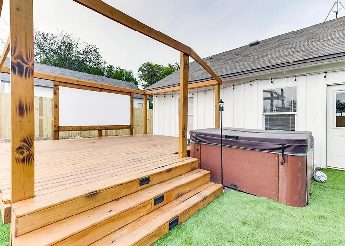 Texas Family Home W/ Hot Tub: 1 Mi To Lake Whitney