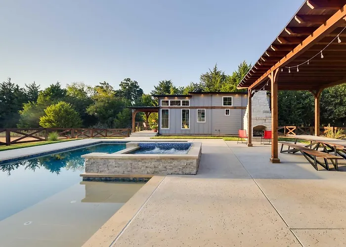Outdoor Pool & Patio: Quiet Whitney Retreat!