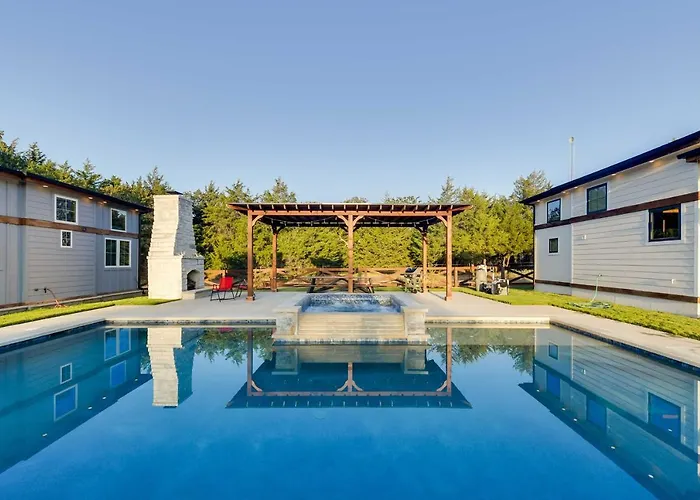 Outdoor Pool & Patio: Quiet Whitney Retreat!