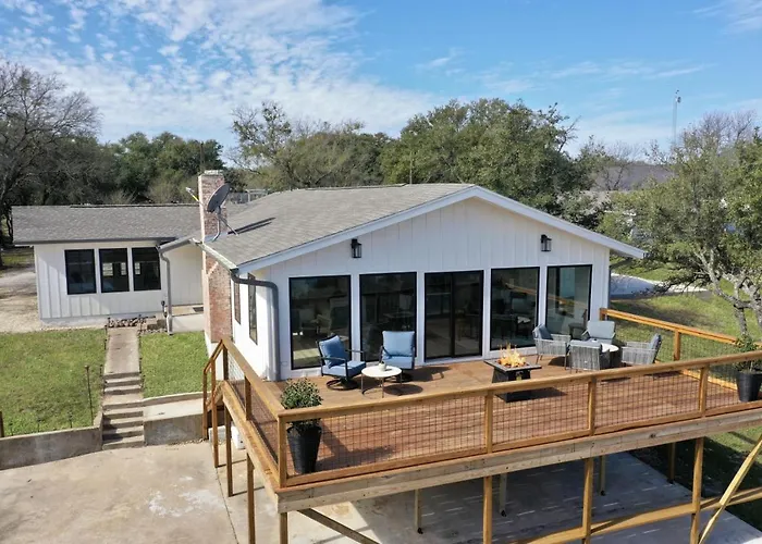 Walk To Lake Whitney Fire Pit Bbq Grill King Bed