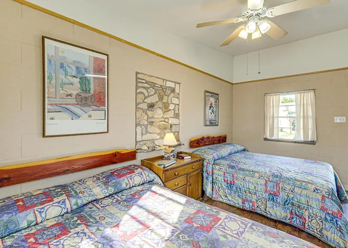 On-Site Hiking Trails: Cozy Lake Whitney Studio!