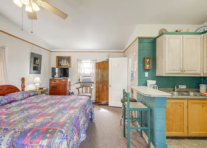 Hike On-Site: Lake Whitney Studio Hideaway
