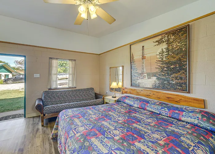 Easy Lake & Hiking Trails Access: Whitney Studio