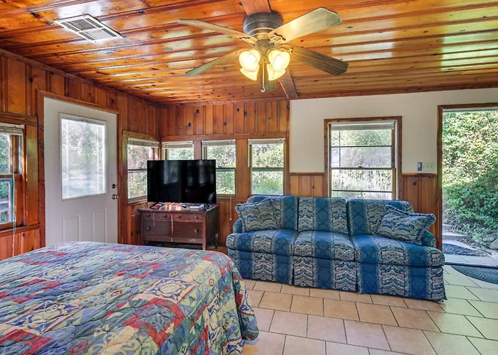 Trails On-Site! Pet-Friendly Lake Whitney Cottage