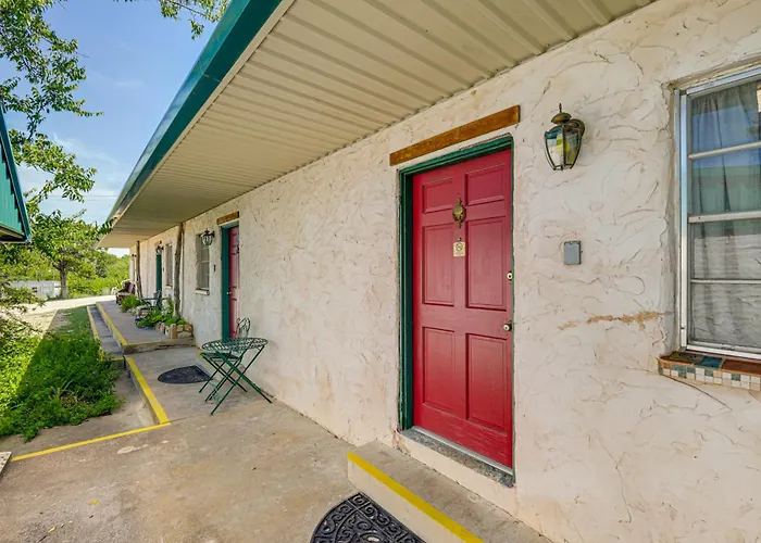 Patio & Trail Access: Lake Whitney Studio!